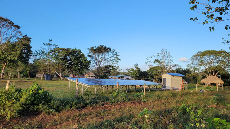 Instalación fuera de red de baterías Pytes e inversores Sol-Ark en Panamá