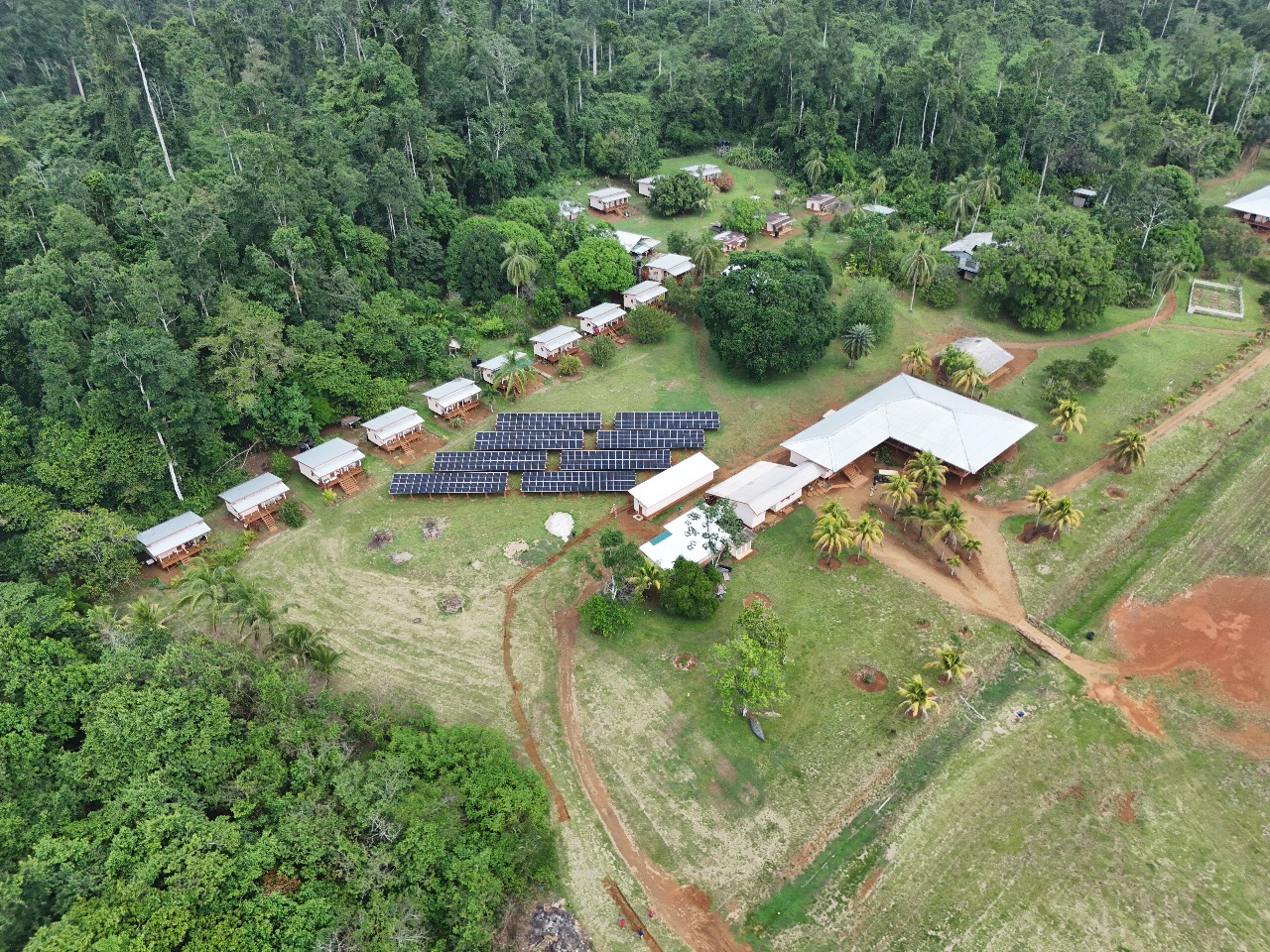 Resiliencia de la selva amaz&oacute;nica: Suministrando energ&iacute;a a Kabalebo con 480 kWh de almacenamiento de alto voltaje de Pytes.